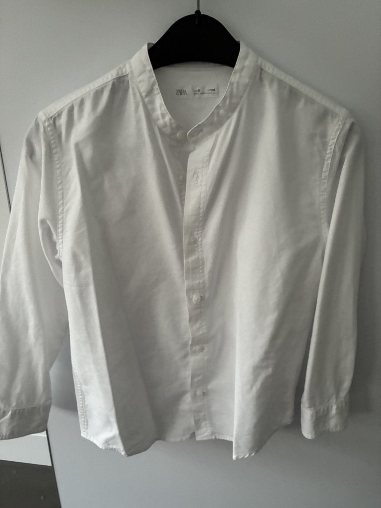 Chemise blanche sans col roulé taille 134, Enfants & Bébés, Vêtements enfant | Taille 134, Comme neuf, Garçon, Chemise ou Chemisier
