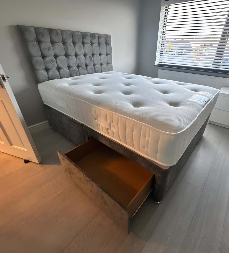 Canapé-lit avec matelas 180x200cm jamais utilisé — Gratis Th, Neuf, Gris, Enlèvement ou Envoi, Queen size