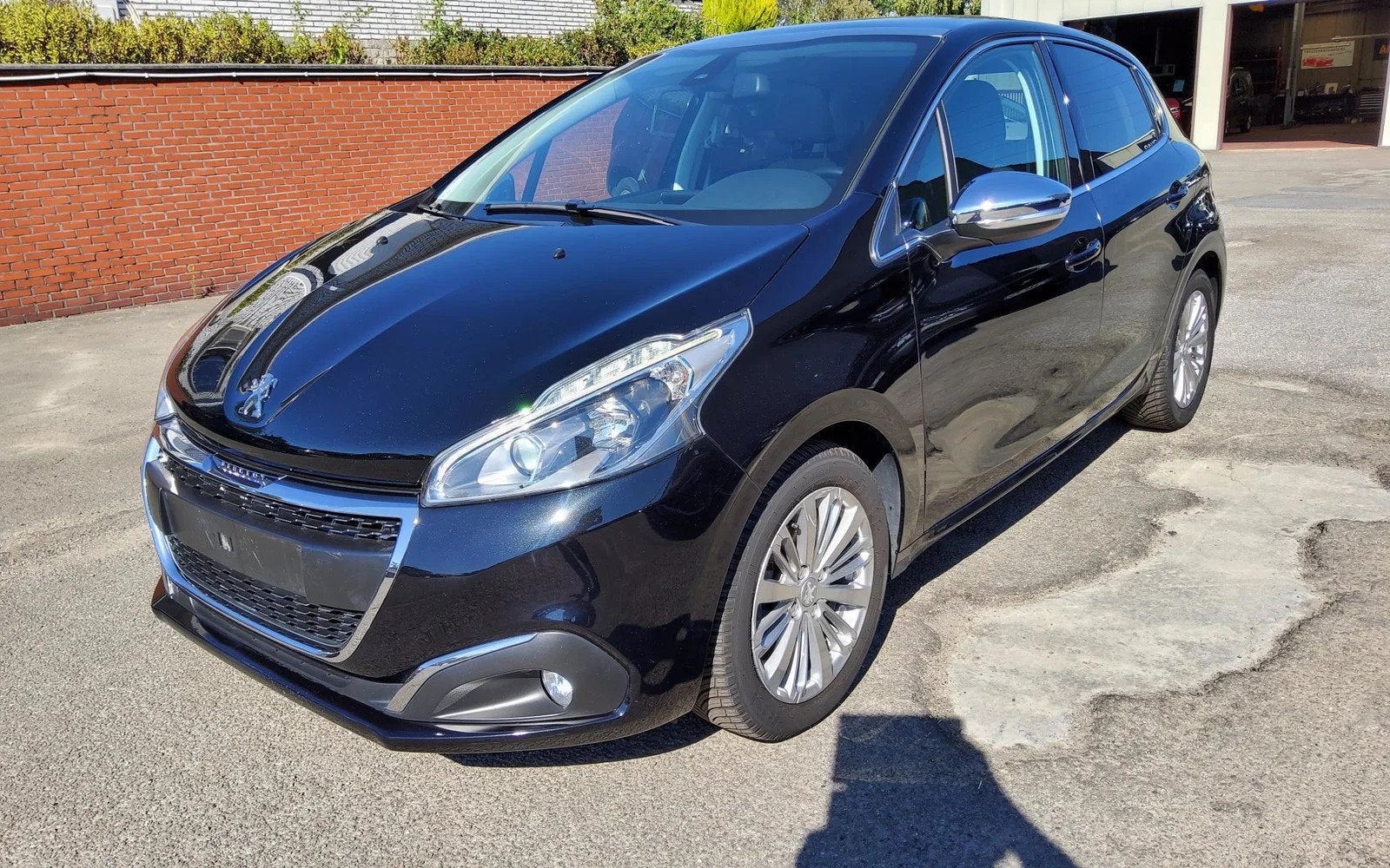 Peugeot 208 allure (bj 2018), Auto's, Stof, Gebruikt, 1199 cc, https://public.car-pass.be/vhr/48445a78-2b15-4d97-9010-46facb279683