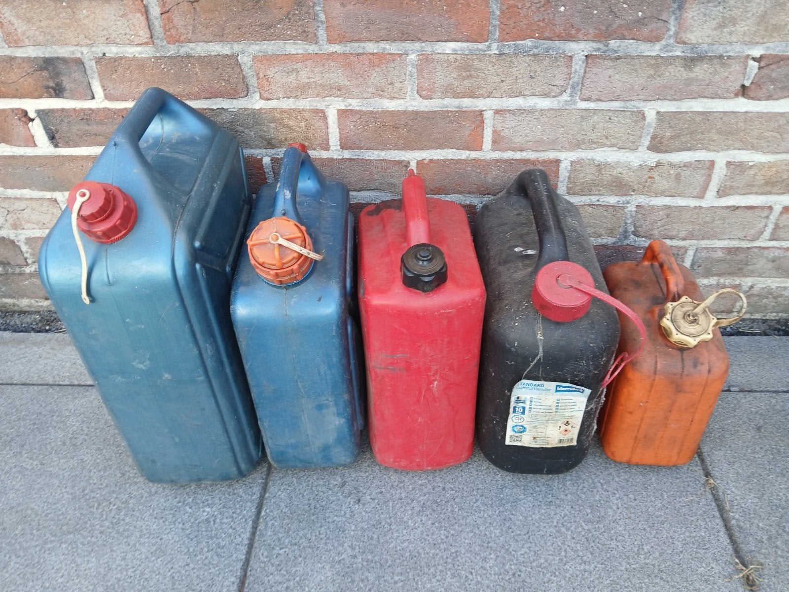 5 X jerrycans, Ophalen