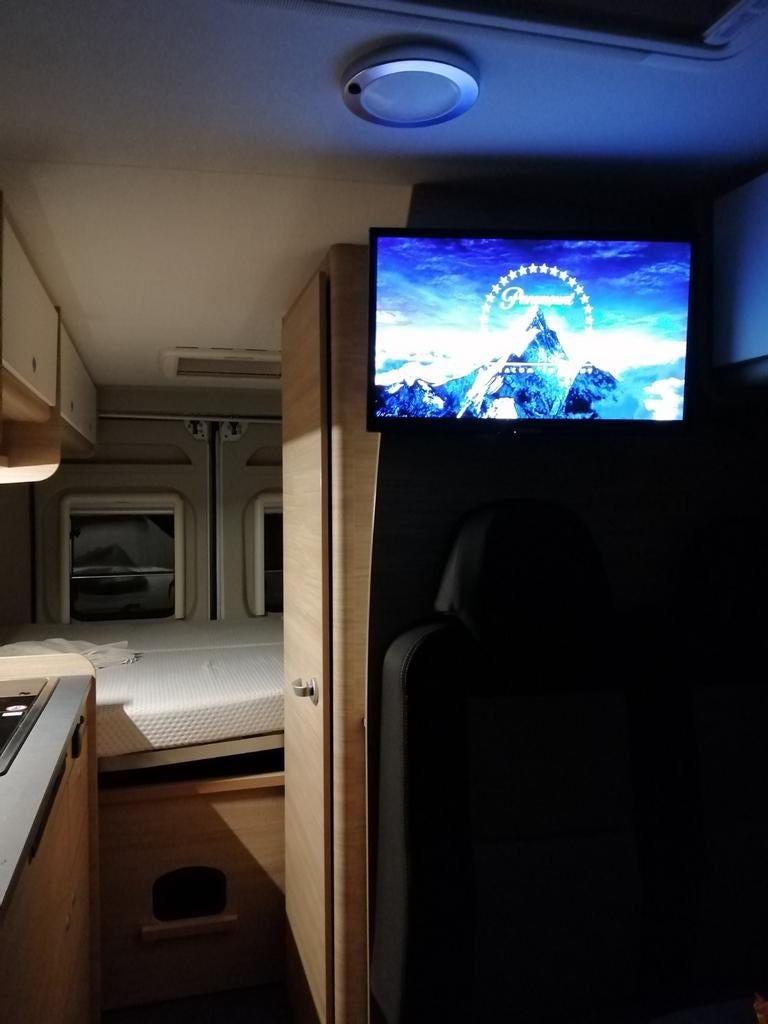 Recente Smart tv Salora 24 "met ophangbeugel, Ophalen