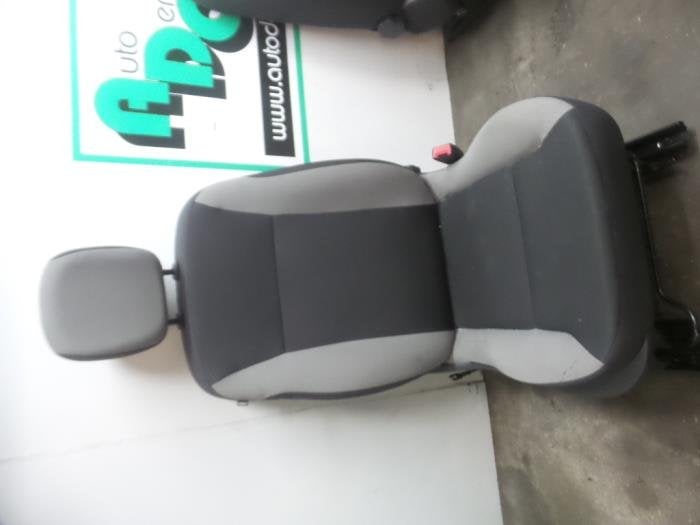 Siège droit d'un Renault Clio (Clio 3 06-), Renault, -, 3 mois de garantie, Utilisé
