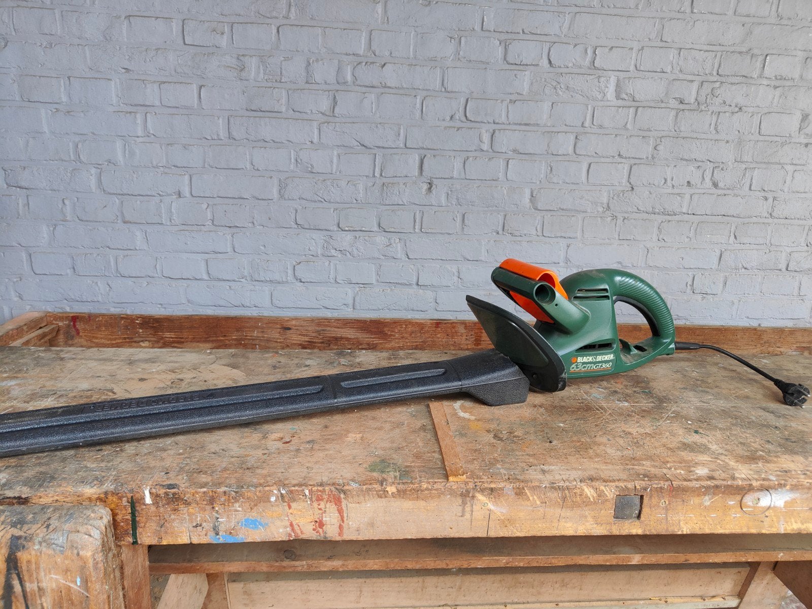 Heggenschaar Black & Decker, Ophalen