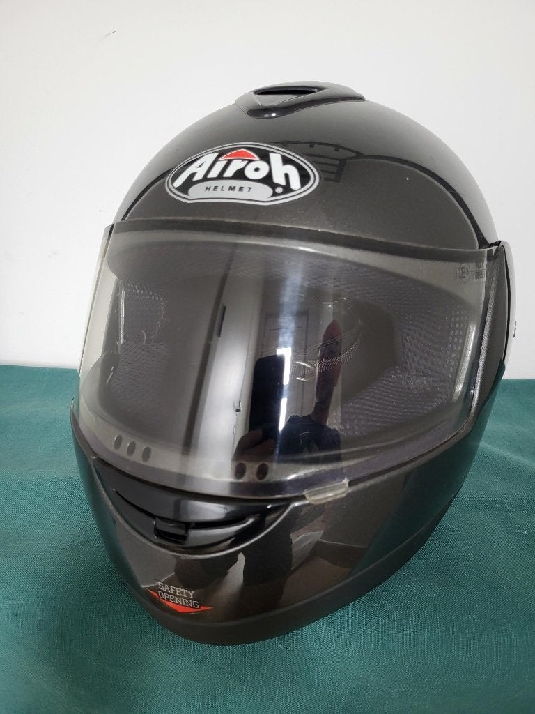 donkergrijze dames Systeem Motor helm Airoh, Motoren, Kleding | Motorhelmen, XS, Systeemhelm, Dames, Tweedehands