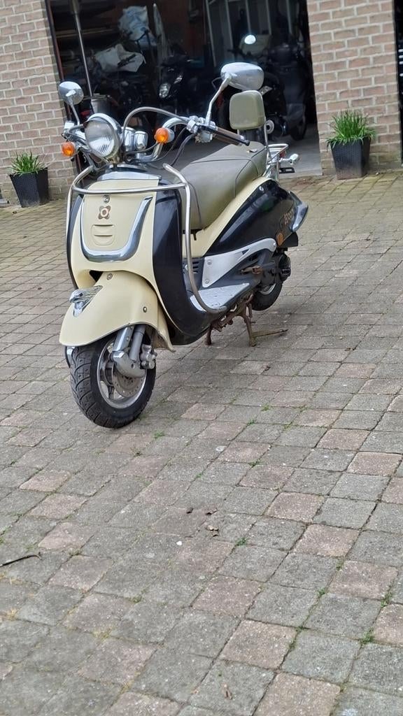 Agm retro a klasse, Fietsen en Brommers, Ophalen, Zo goed als nieuw, Benzine, Overige merken