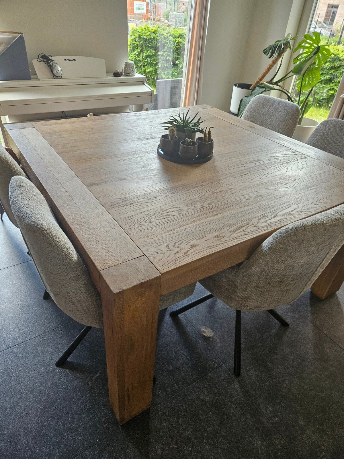 Vierkante tafel, Ophalen