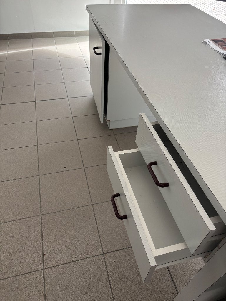 Bureau, Autres marques, Bureau d'ordinateur, Avec tiroirs, Enlèvement