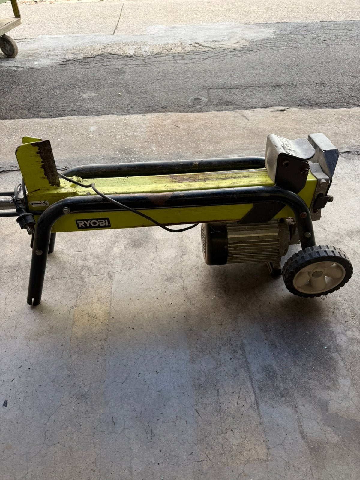 Machine à crampons électrique Ryobi RLS4A, Jardin & Terrasse, Enlèvement, Comme neuf