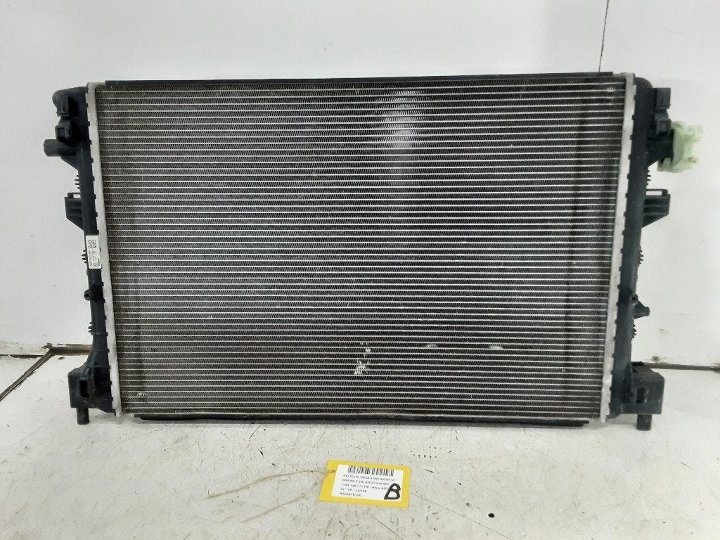RADIATEUR EAU Skoda Octavia Combi (NXAC) (5Q0121251HH), Utilisé, Info@skoda-auto.de, Skoda, Max-Planck-Straße  3-5
64331  Weiterstadt, DE