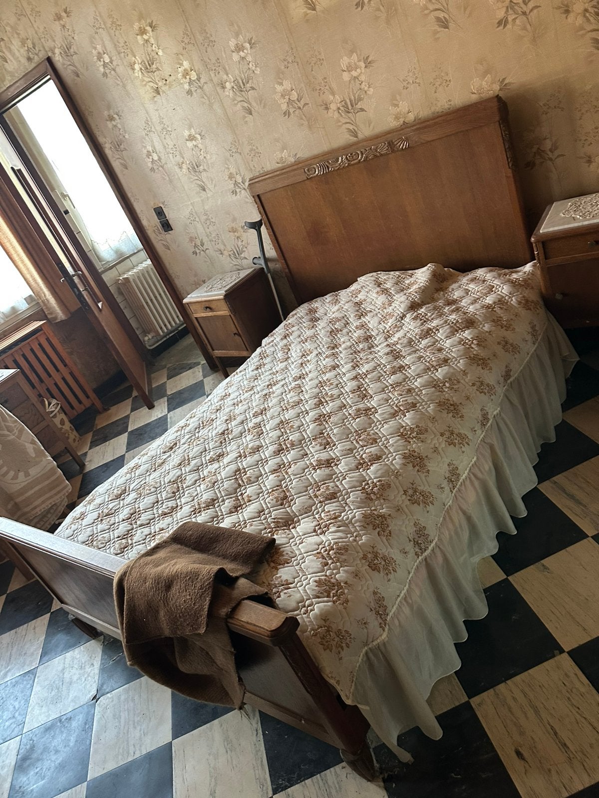 lit très propre avec matelas, Enlèvement ou Envoi