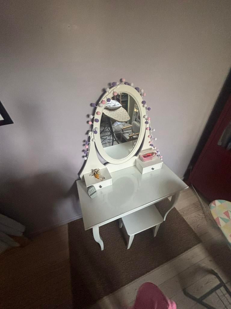Kinder make-up tafel Hemnes, Ophalen, Zo goed als nieuw