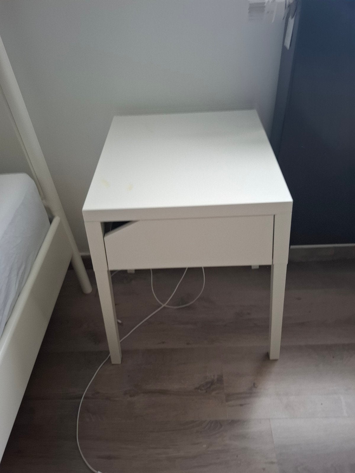 ikea nachtkastje dringendweg, Huis en Inrichting, Ophalen of Verzenden