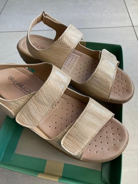 Beige Comfort dames sandalen met velcro mt 39, Kleding | Dames, Schoenen, Ophalen, Beige, Sandalen of Muiltjes, Zo goed als nieuw