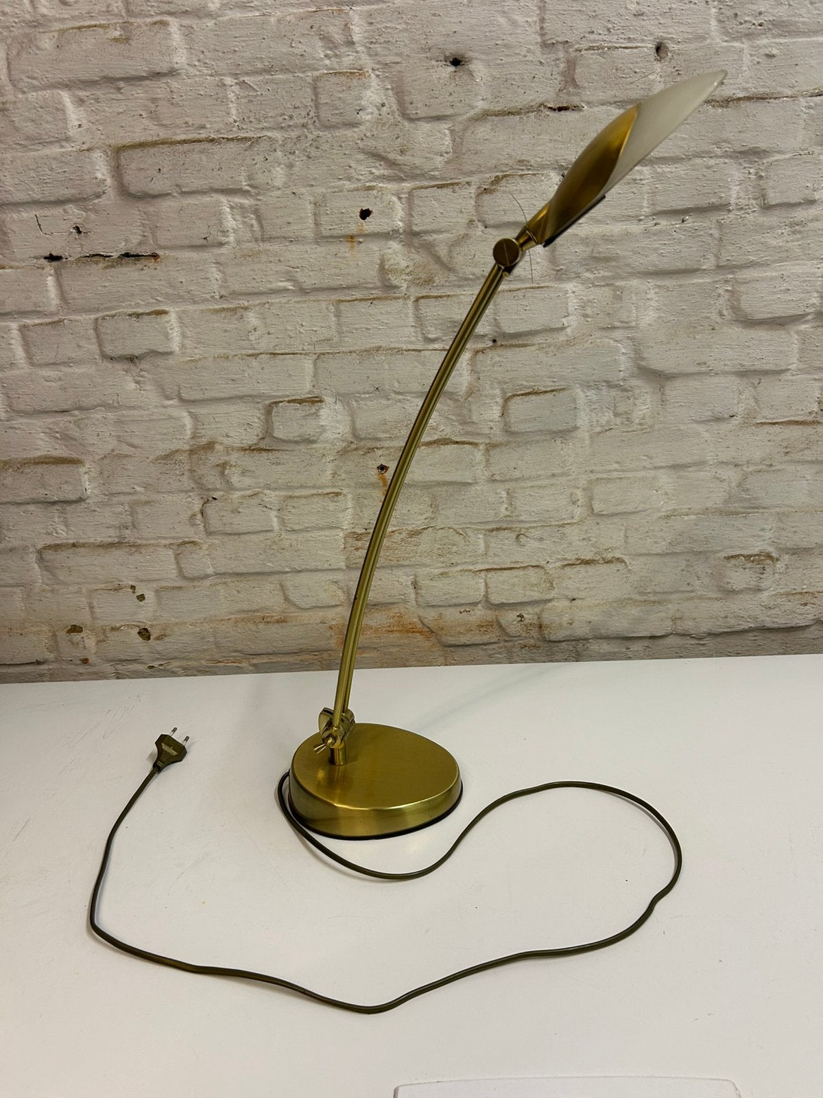EGLO vintage gouden bureaulamp — gearticuleerd — ref. 87208, Huis en Inrichting, Bureaulamp, Vintage, Zo goed als nieuw, G9