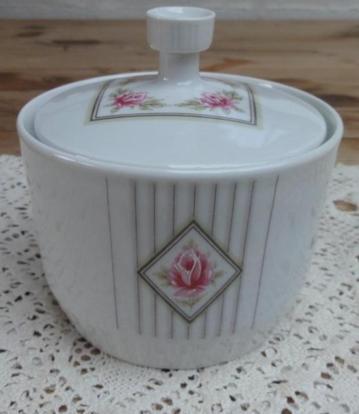 Vintage porseleinen suikerpot met roze roosjes, Alka kunst, Maison & Meubles, Cuisine | Vaisselle, Comme neuf, Autres types, Autres styles