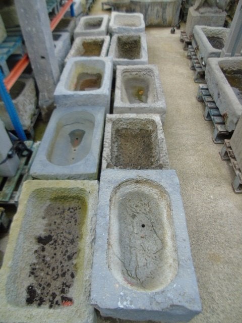 blauwe stenen trog, plantenbak, goede keuze!!, Tuin en Terras, Bloembakken en Plantenbakken, Gebruikt, Steen, Tuin, 30 tot 60 cm
