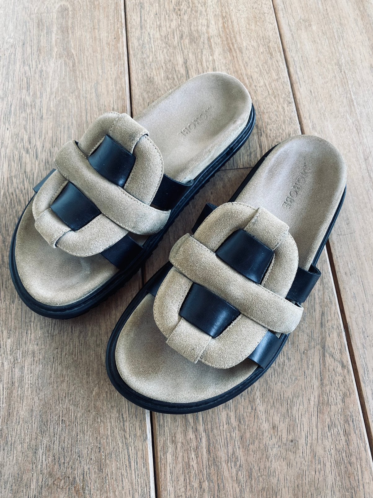 Morobé slippers sandalen maat 38 model EMILIA, Kleding | Dames, Slippers, Beige, Ophalen of Verzenden, Gedragen