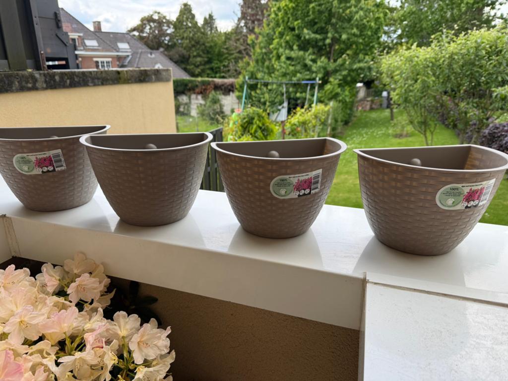 Free Garden plastic wall baskets for flowers brand new x4, Tuin en Terras, Bloempotten, Ophalen, Nieuw, Kunststof, Balkon