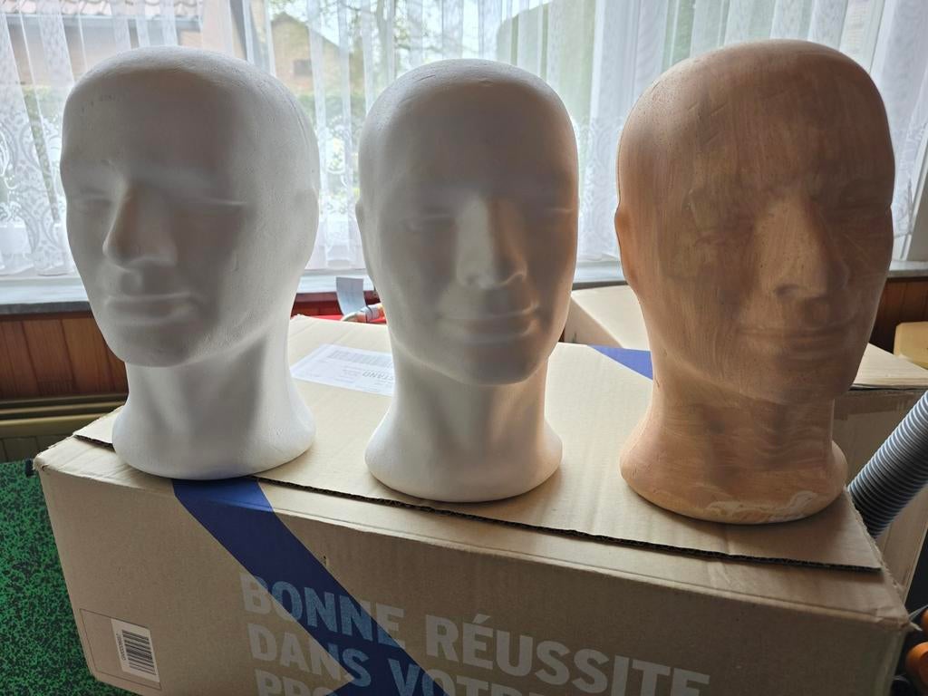 3 piepschuim hoofden, Ophalen
