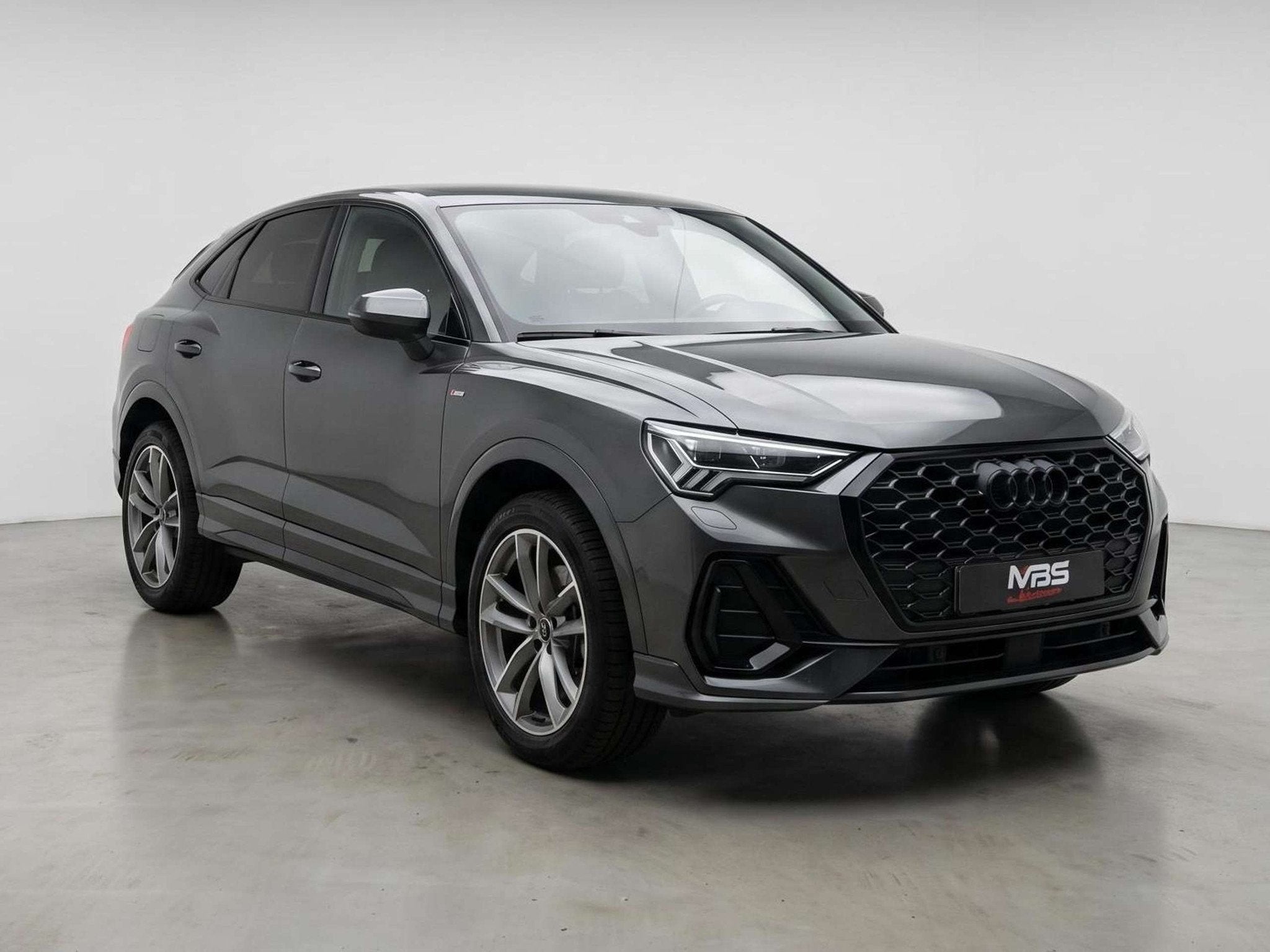 Audi Q3 *TFSI* 1PROP* S-LINE* XENON* CAMERA* CRUISE*, Cuir, Argent ou Gris, 110 kW, Entreprise
