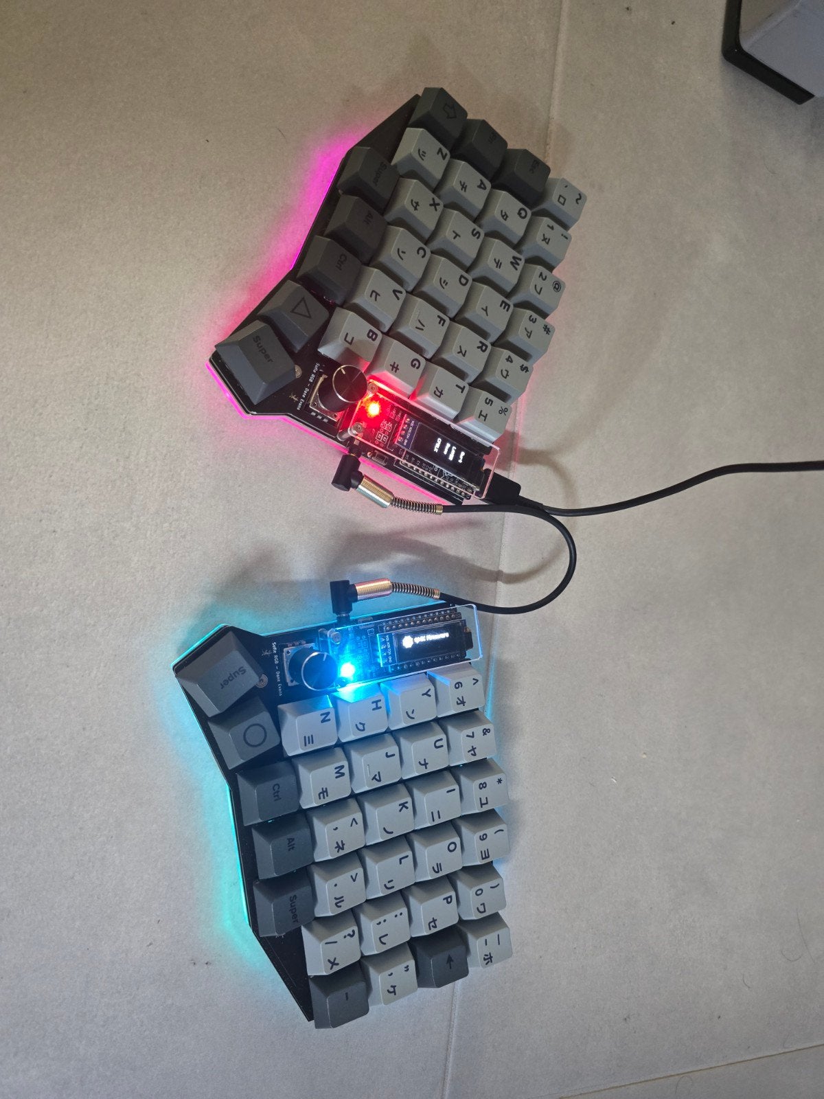 Costum split toetsenbord Sofle v2.1 RGB met encoder knoppen, Computers en Software, Toetsenborden, Hot-swappable, Ophalen of Verzenden