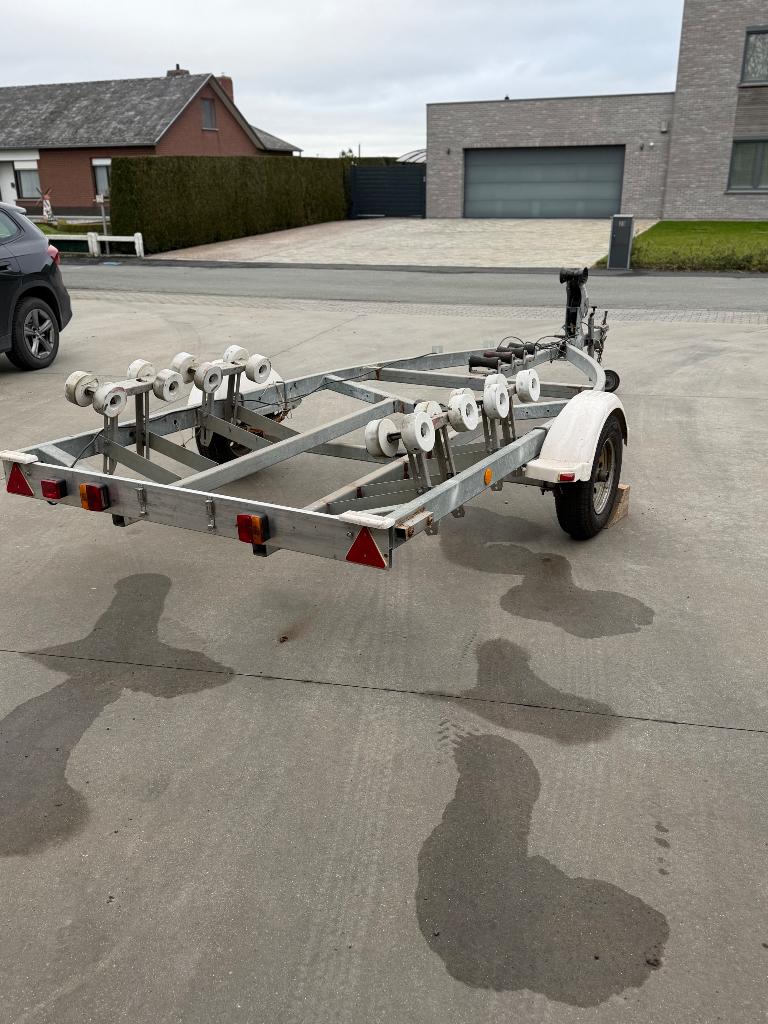 Boot/staling trailer, Watersport en Boten, Boottrailers, Gebruikt, Kielboottrailer, Minder dan 1500 kg, Minder dan 6 meter, Verstelbare verlichting