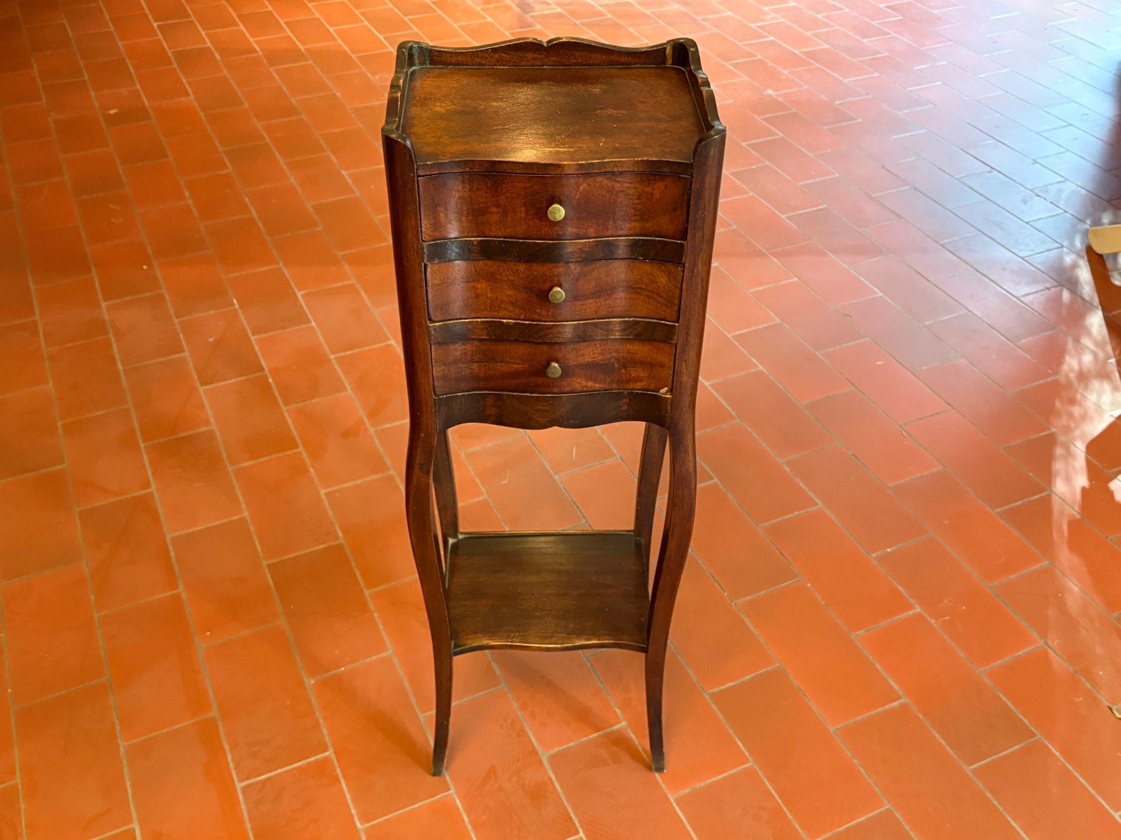 Table d'appoint avec 3 tiroirs, Enlèvement, Utilisé