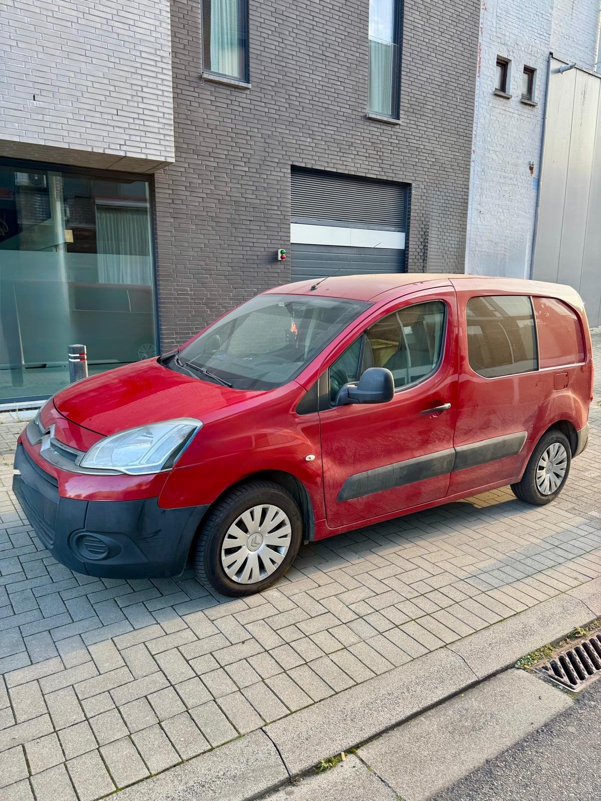 Citroën berlingo 1.6hdi  Euro5, Autos, Citroën, Rouge, Euro 5, Achat, 2 places