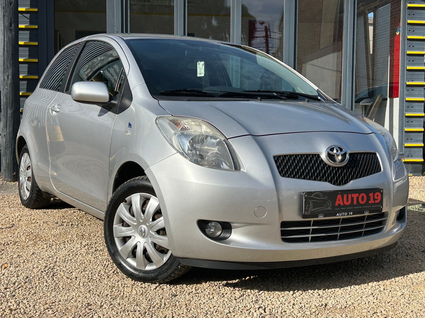 Yaris 1.3i VVT-i 16v Connected, Autos, Particulier, Achat