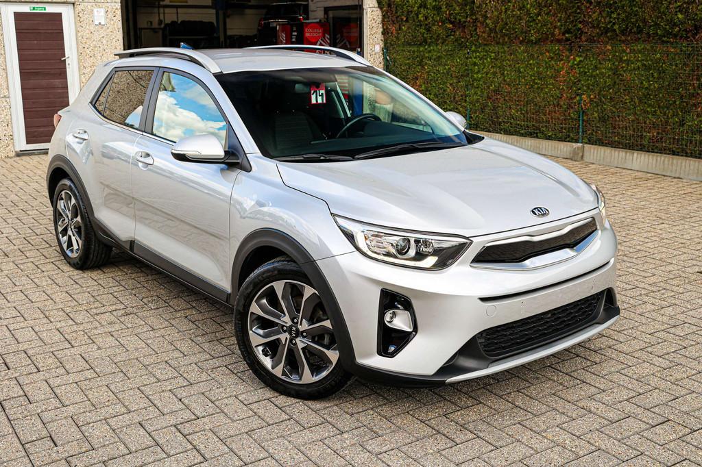 Kia Stonic AUTOMAAT*ACHTERRUITRIJCAMERA*TREKHAAK*NAVIGATIE*, Auto's, Stof, Gebruikt, 120 pk, 1253 kg