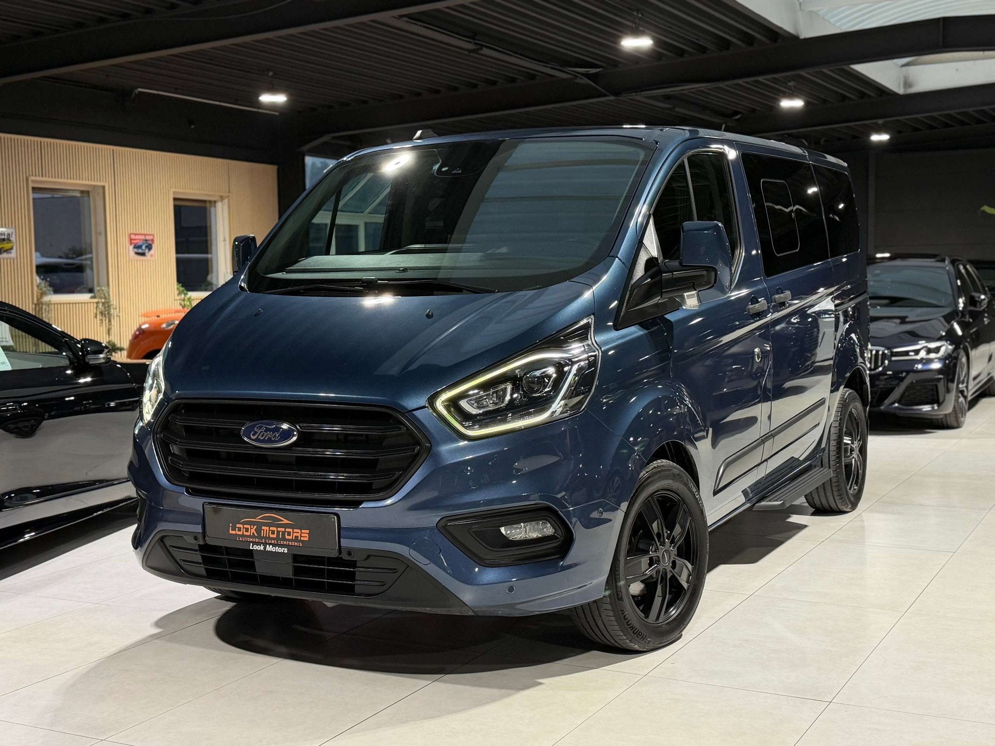 Ford Tourneo Custom 2.0 TDCi 185CV 9 PLACES BOITE AUTO. NAVI, Auto's, Ford, Gebruikt, 4 cilinders, Lichtsensor, Blauw