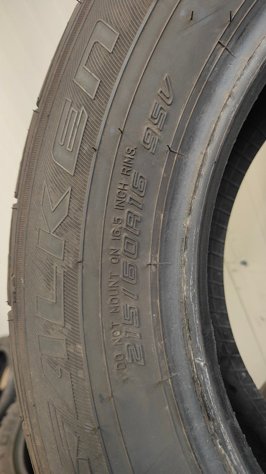 215/60r16 falken 40€ per stuk met montage, Ophalen