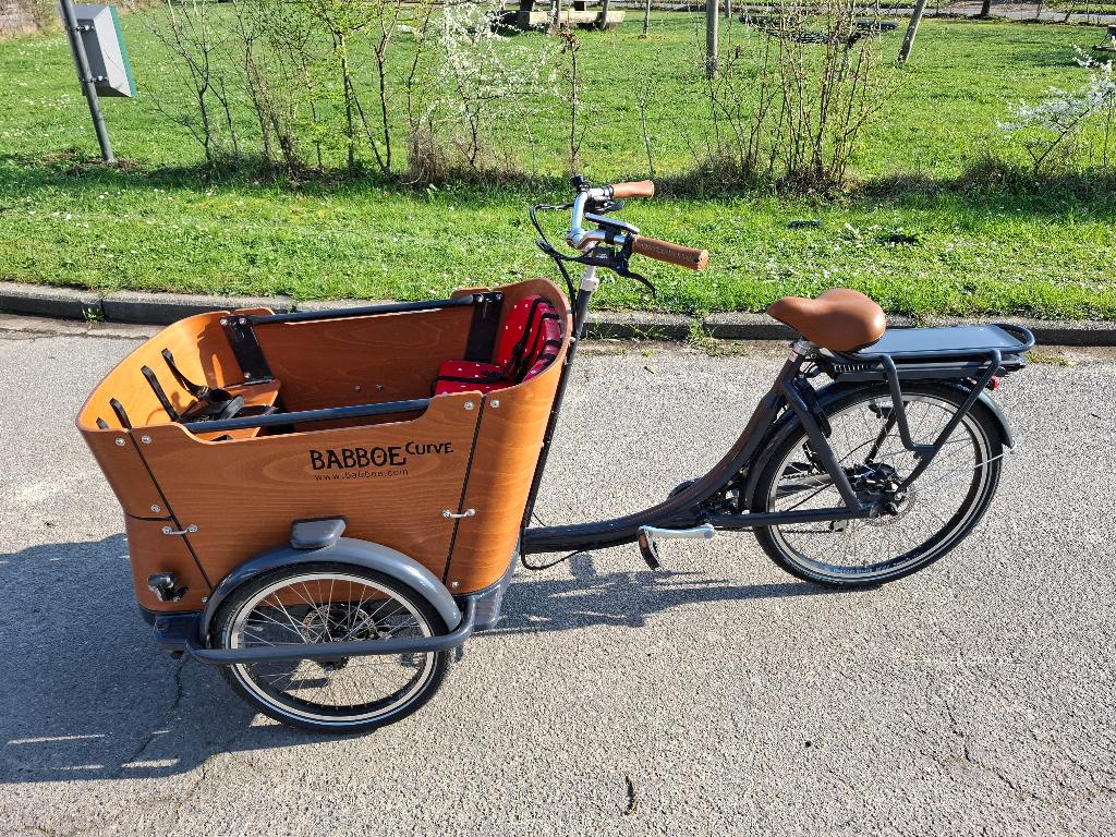 Elektrische bakfiets, Fietsen en Brommers, 4 kinderen of meer, Elektrisch, Zo goed als nieuw, Schijfrem