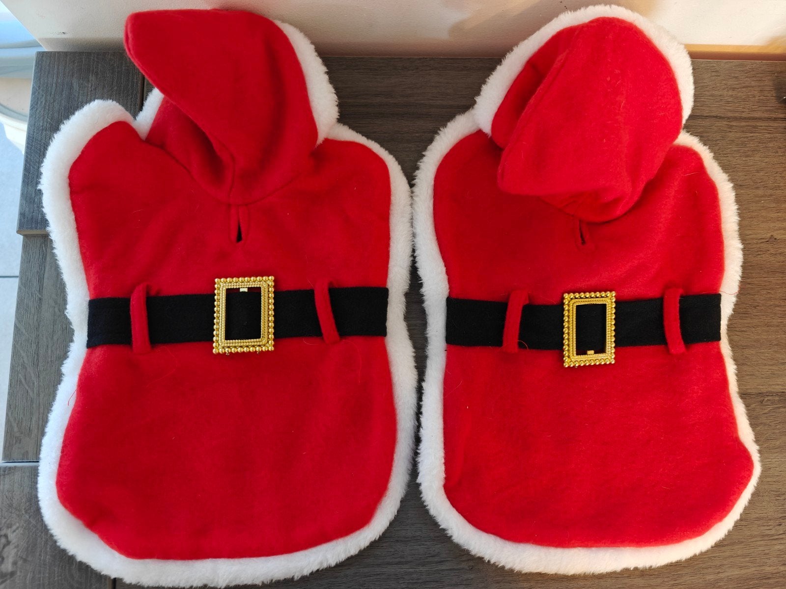 2 Kerstman outfit/cape kleine huisdieren, Ophalen, Zo goed als nieuw
