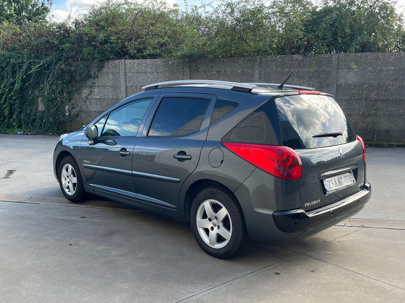 Peugeot 207 BREAK 1.4 VTI BENZINE 2013 MET 114000km*PANO DAK, Euro 5, Zwart, 4 cilinders, Leder en Stof