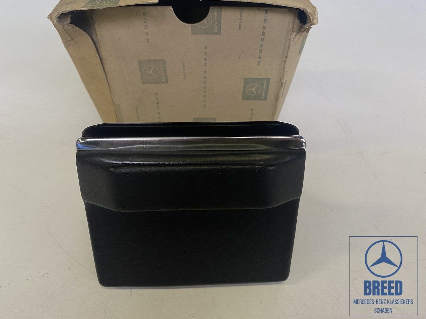 NOS asbak zwart voor Mercedes-Benz W114 W115 /8, Neuf, -, -, Enlèvement ou Envoi