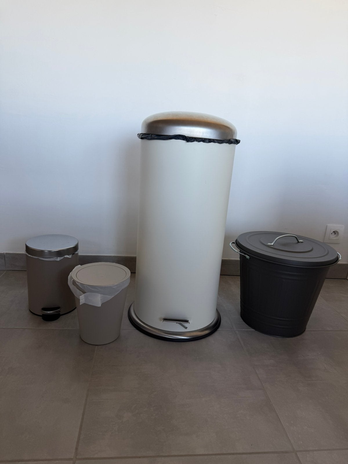 Lot de poubelles, 50 – 75, À pédale, 20 à 30 litres, Enlèvement