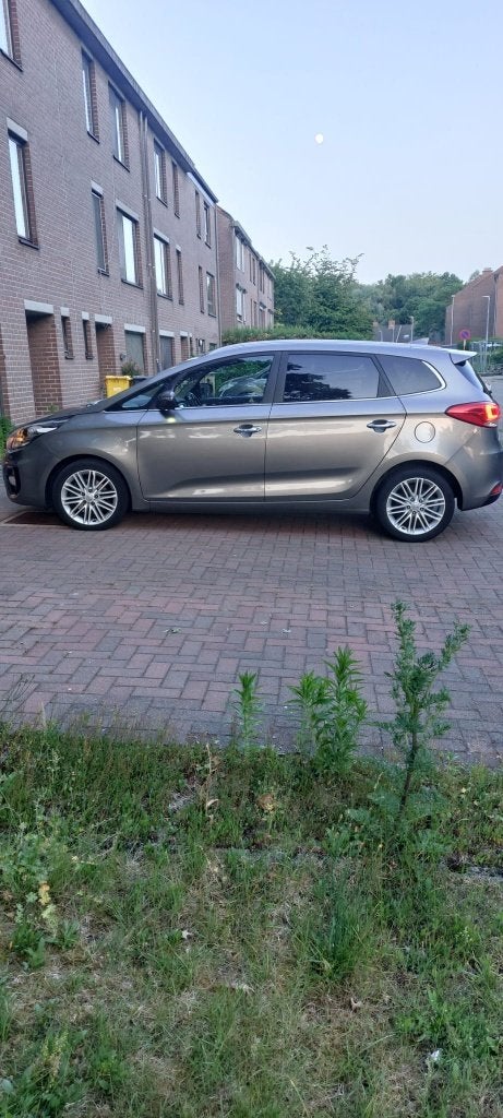 Kia Carens 7 zitplaatsen Automaat, Auto's, Kia, Stof, 7 zetels, Particulier, Dealer onderhouden