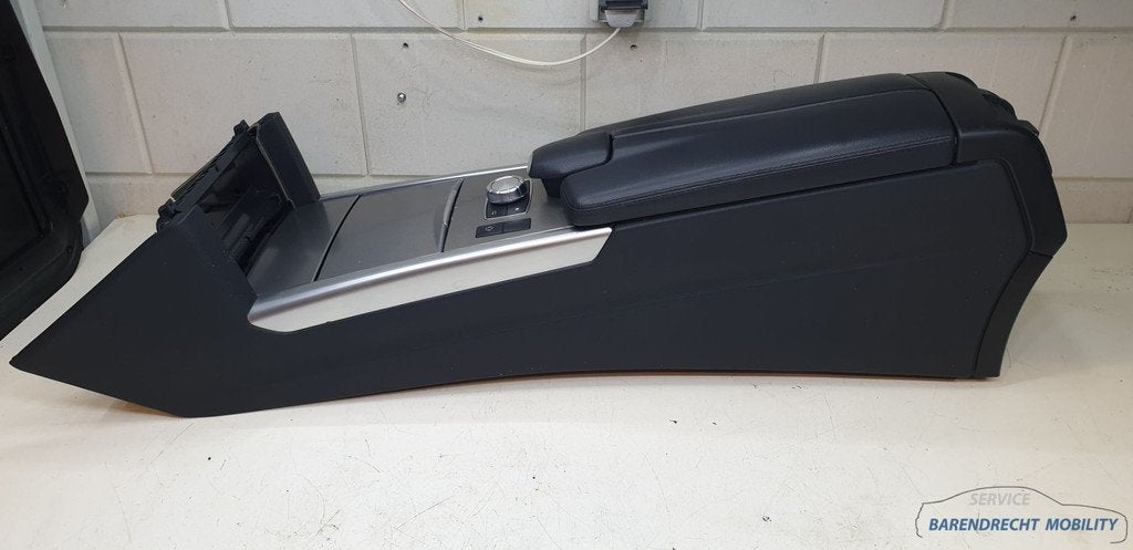 Accoudoir de console centrale complet avec cendrier iDrive p, Mercedes-Benz AG, Mercedes-Benz, Utilisé, Mercedesstrasse 120
70372  Stuttgart, DE