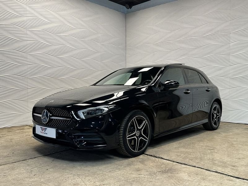 Mercedes-Benz Classe A 250e*PHEV*AMG*PANO DAK*CARPLAY*, Auto's, Gebruikt, 4 cilinders, Leder en Stof, Zwart