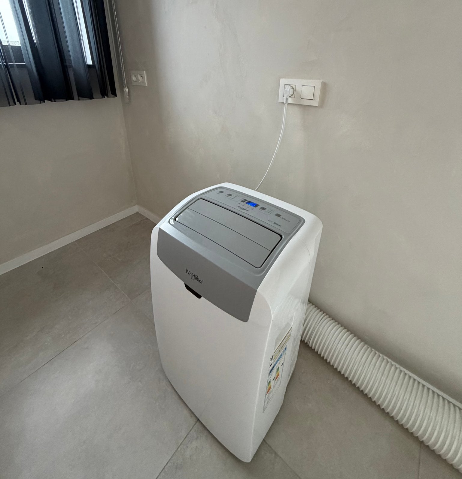 Whirlpool mobiele airco in perfecte staat! 9000 btu/30m2, Elektronische apparatuur, Ophalen, Zo goed als nieuw, Mobiele airco