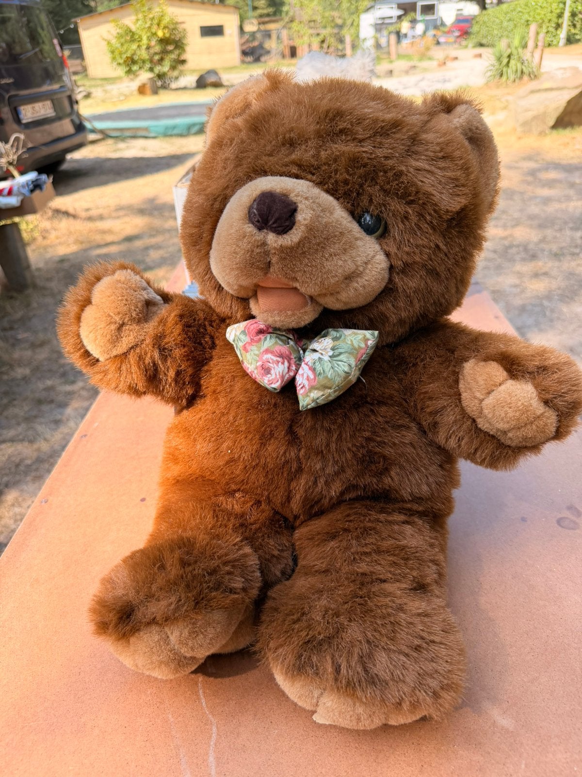 Bruine knuffelbeer met strikje, Collections, Ours & Peluches, Enlèvement ou Envoi