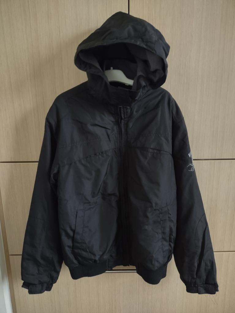 zwarte jas met kap - Here+There - maat 164, Enlèvement, Comme neuf, Garçon ou Fille, Manteau