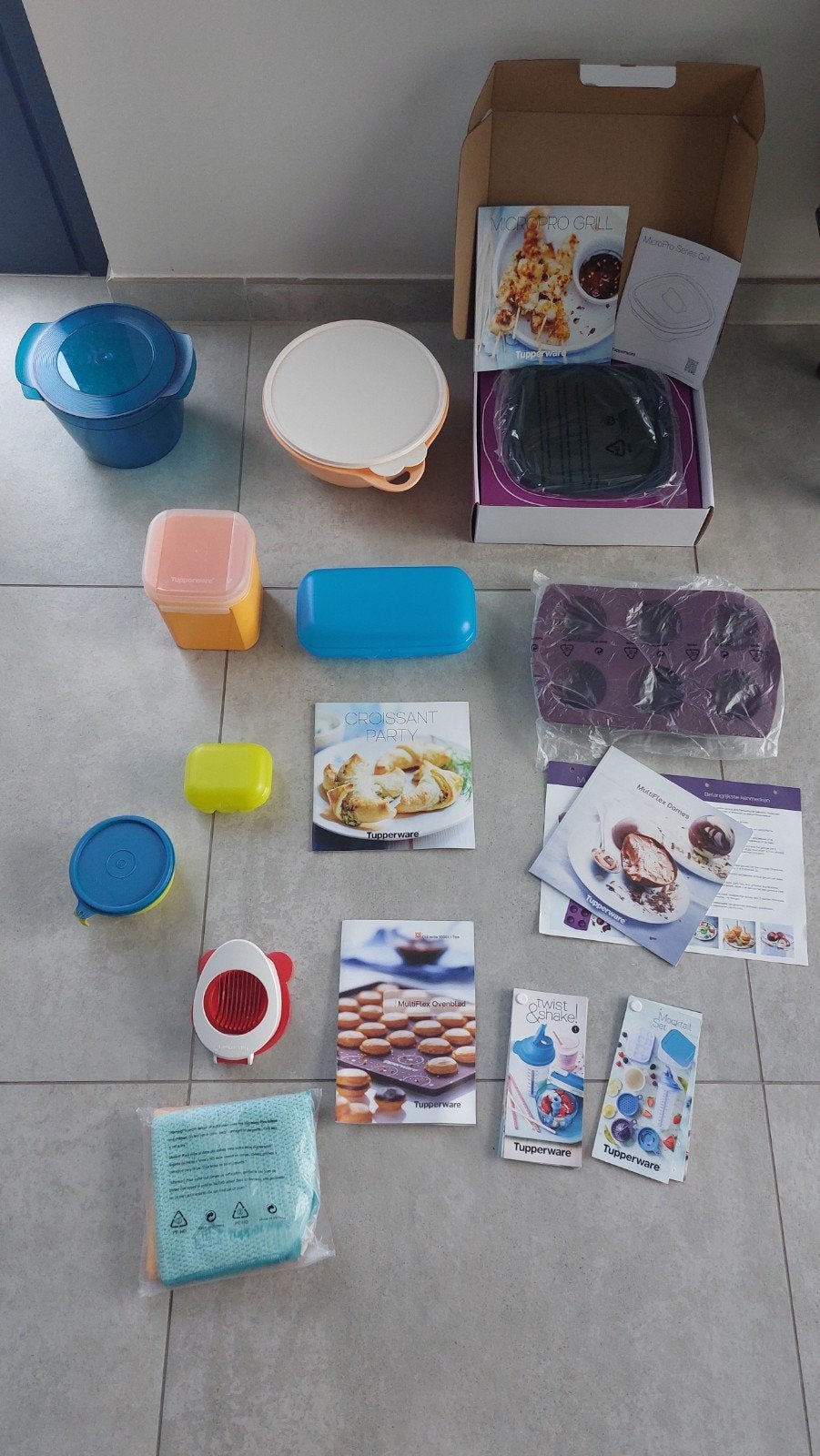 tupperware en keukenhulpjes, Neuf, Boîte de conservation, Enlèvement, Avec couvercle