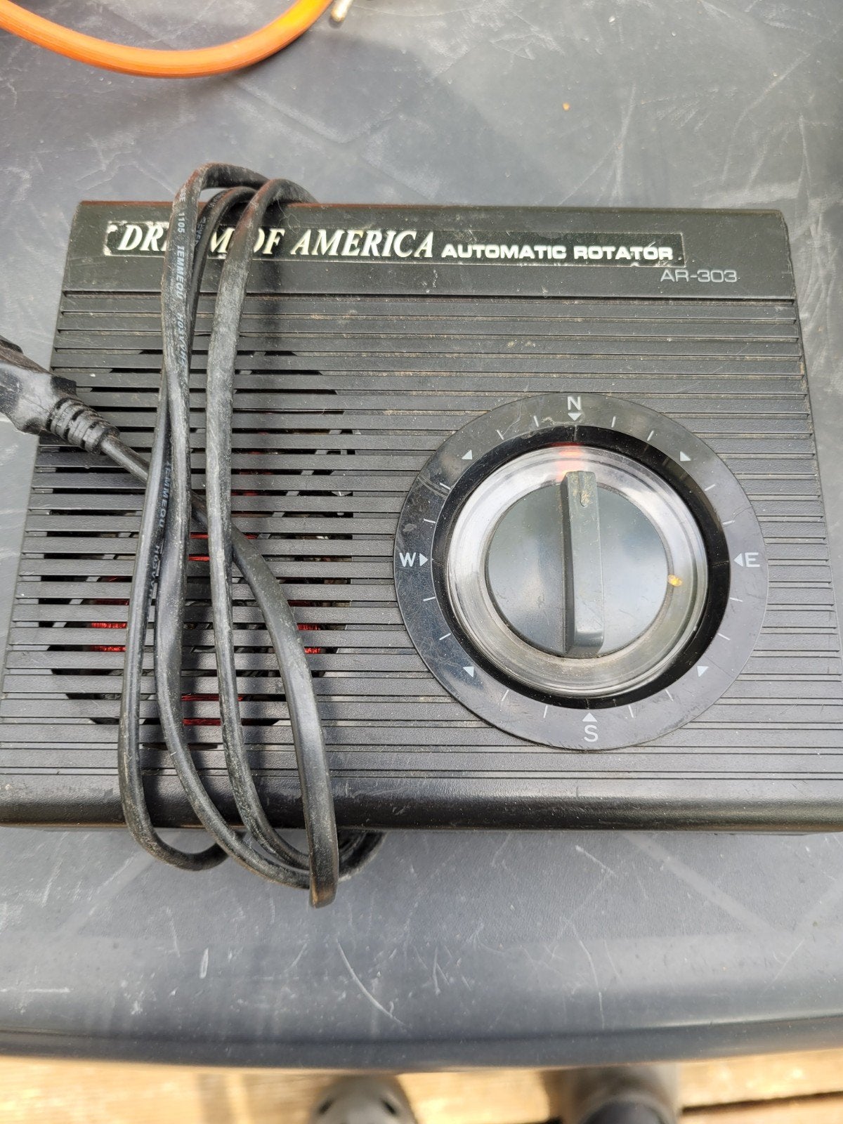 moteur d antenne satellite +cadreur ancienne mais jamais ser