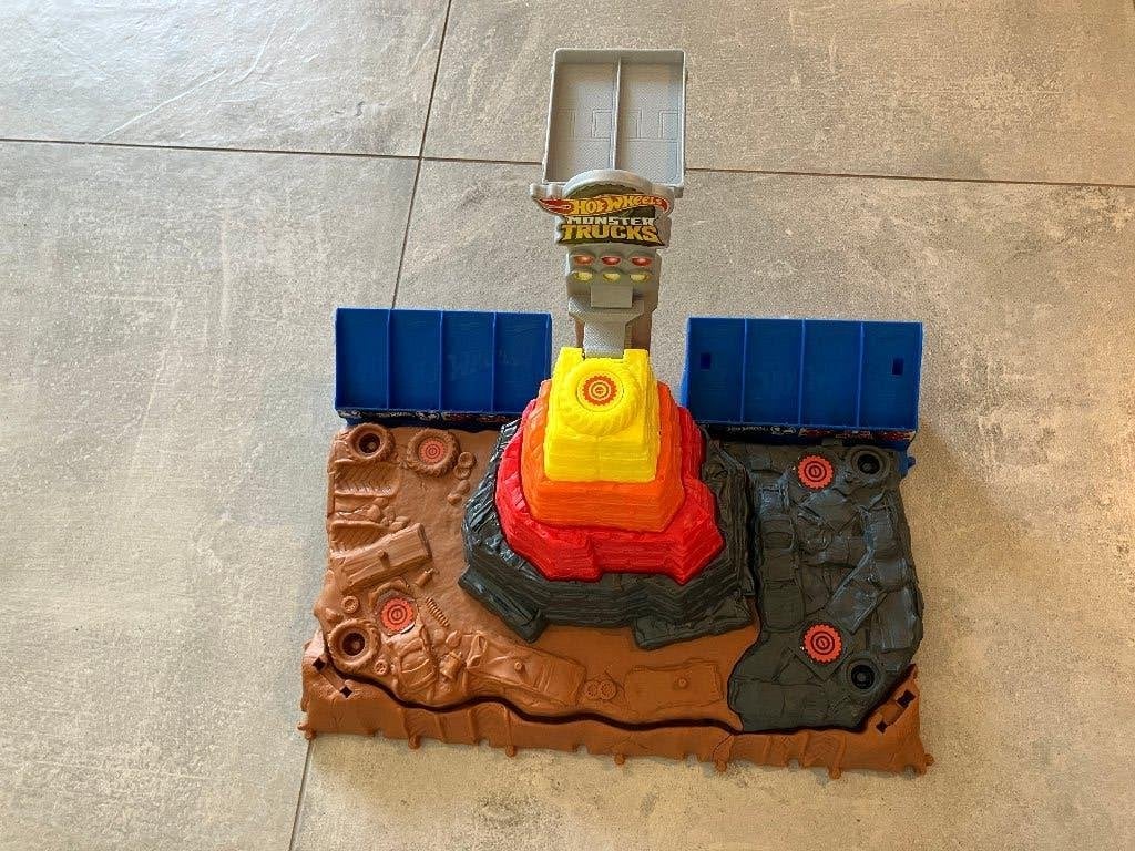 hot wheels monster truck vulkaan, Kinderen en Baby's, Ophalen, Racebaan, Zo goed als nieuw, Hot Wheels