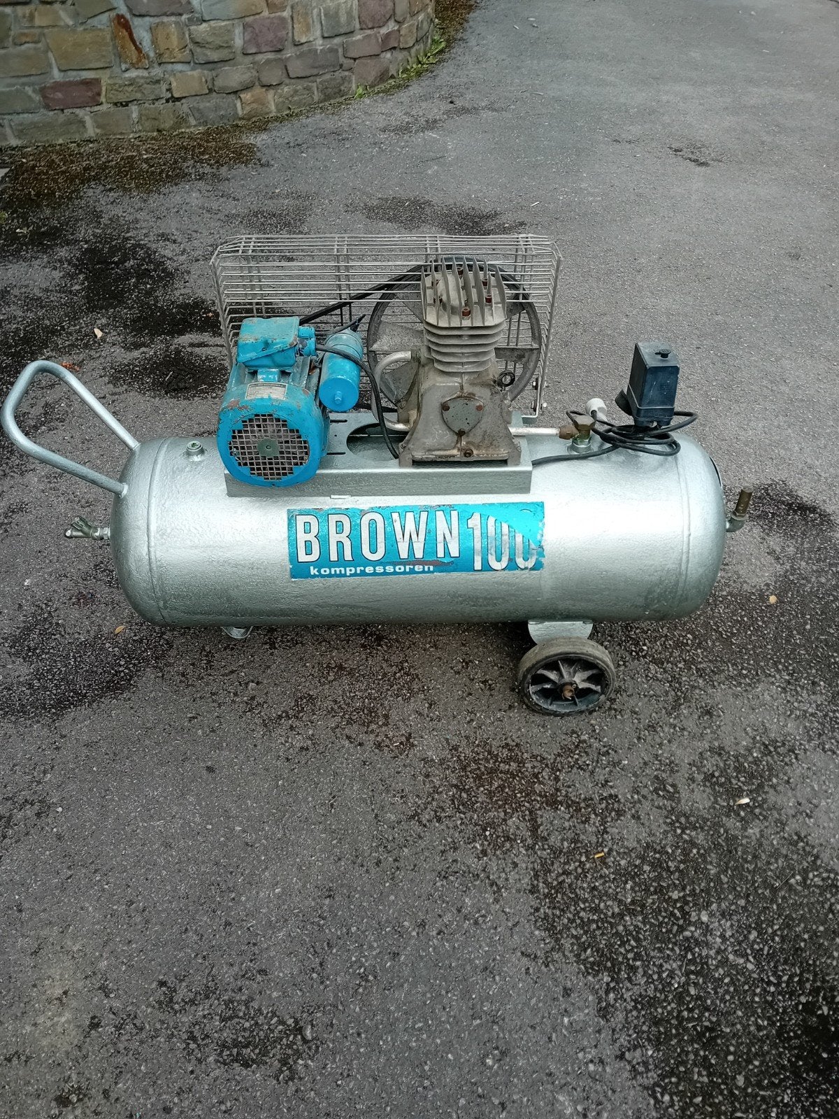 à vendre compresseur, Enlèvement, 200 à 400 litres/min, Utilisé, 6 à 10 bars