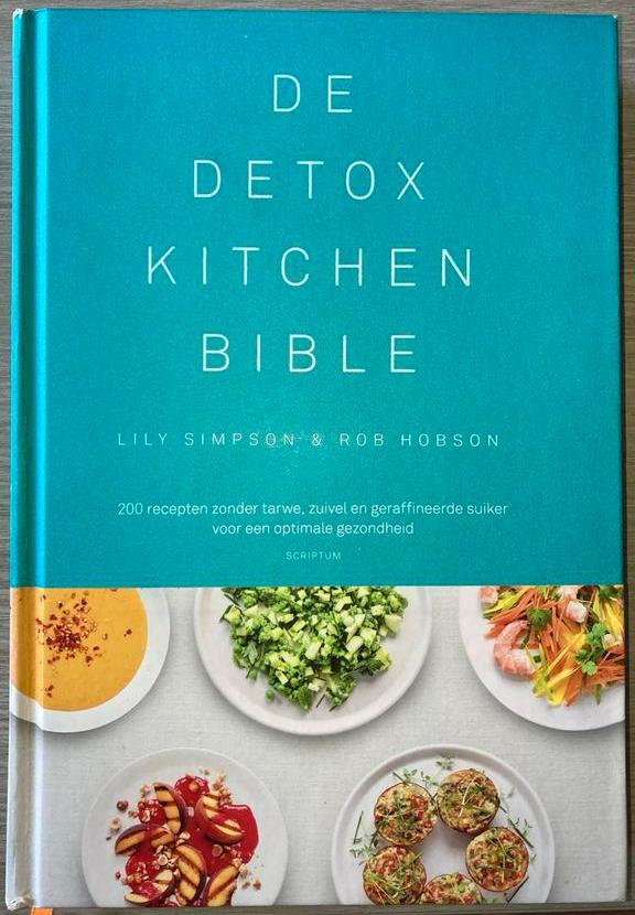 Lily Simpson - De Detox Kitchen Bible, Boeken, Gezondheid, Dieet en Voeding, Zo goed als nieuw, Ophalen of Verzenden