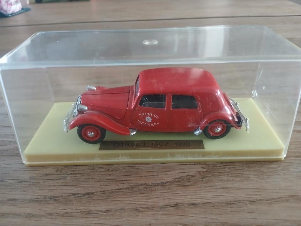 Oude brandweerauto citroen 15cv1938, Ophalen