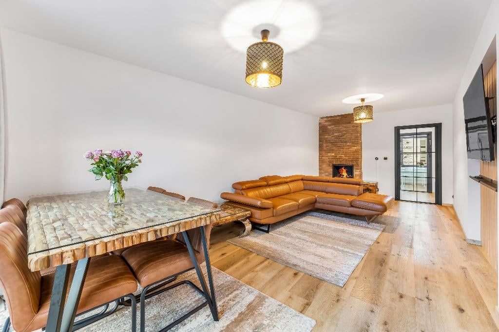 Uit de hand te koop: Gerenoveerde woning met 3 slpkmrs, Immo, 129 kWh/m²/jaar, Tot 200 m², 3 kamers, Tussenwoning